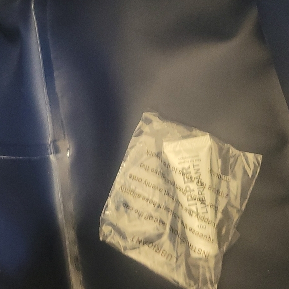 Vineyard Vines  Whale and USA Flag Red White & Blue 12 Can Cooler NWT - Picture 2 of 12